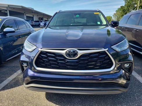 Used 2022 Toyota Highlander XLE image 9
