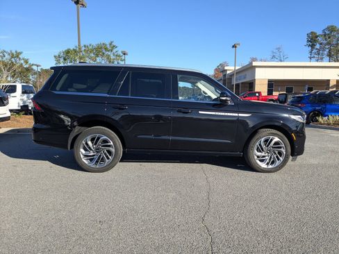 Certified 2025 Lincoln Navigator Reserve image 4