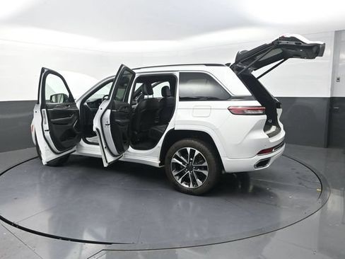 Used 2023 Jeep Grand Cherokee Overland AWD/4WD image 35