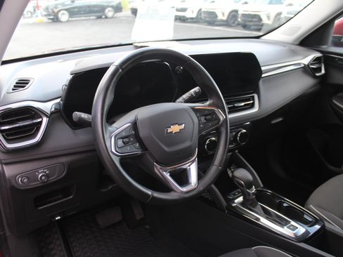 Certified 2025 Chevrolet TrailBlazer LT w/ LT Cold Weather Package AWD/4WD image 12