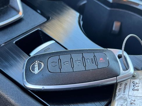 Used 2025 Nissan Rogue SV image 27