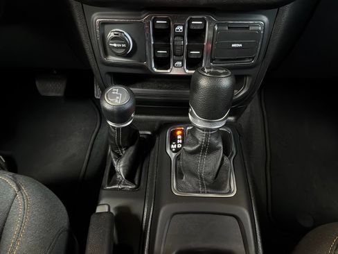 Used 2025 Jeep Wrangler Unlimited Sport AWD/4WD image 19