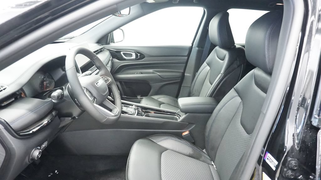 New 2026 Jeep Compass Latitude AWD/4WD image 30