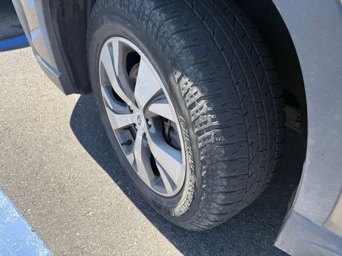 Used 2023 Subaru Ascent Premium w/ Convenience Package image 10