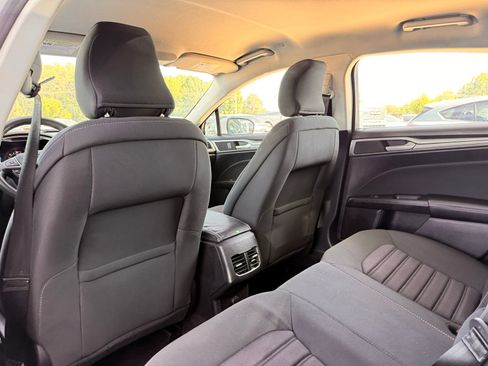 Used 2019 Ford Fusion SE FWD image 15
