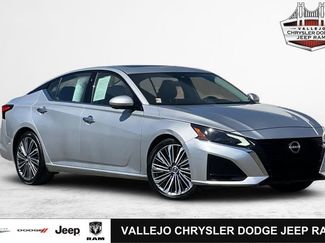 Used 2023 Nissan Altima 2.5 SL image 1