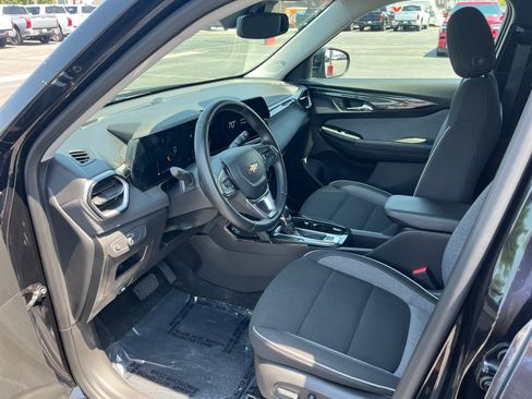 Used 2025 Chevrolet TrailBlazer LT w/ Convenience Package AWD/4WD image 10