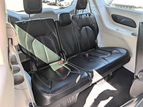 Used 2022 Chrysler Pacifica Touring-L w/ Uconnect Theater Family Group FWD image 29