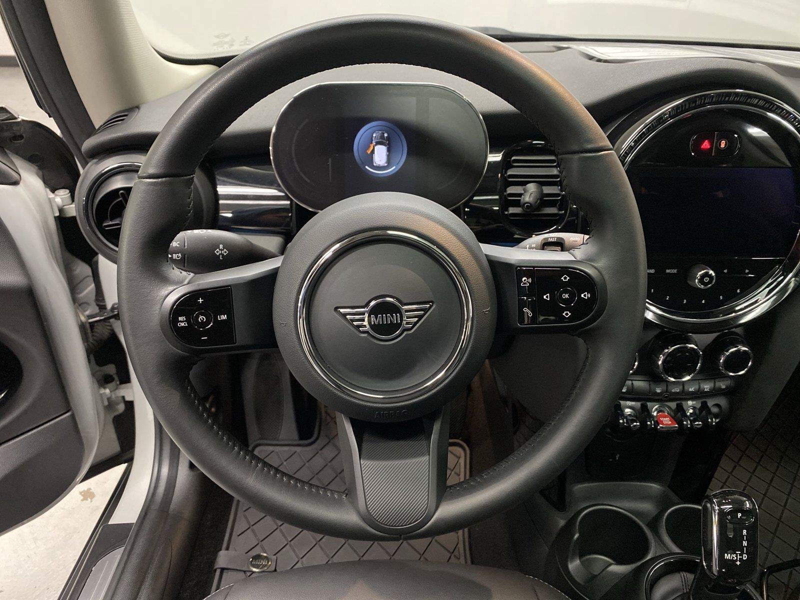 Used 2023 MINI Cooper 2-Door Hardtop FWD image 15