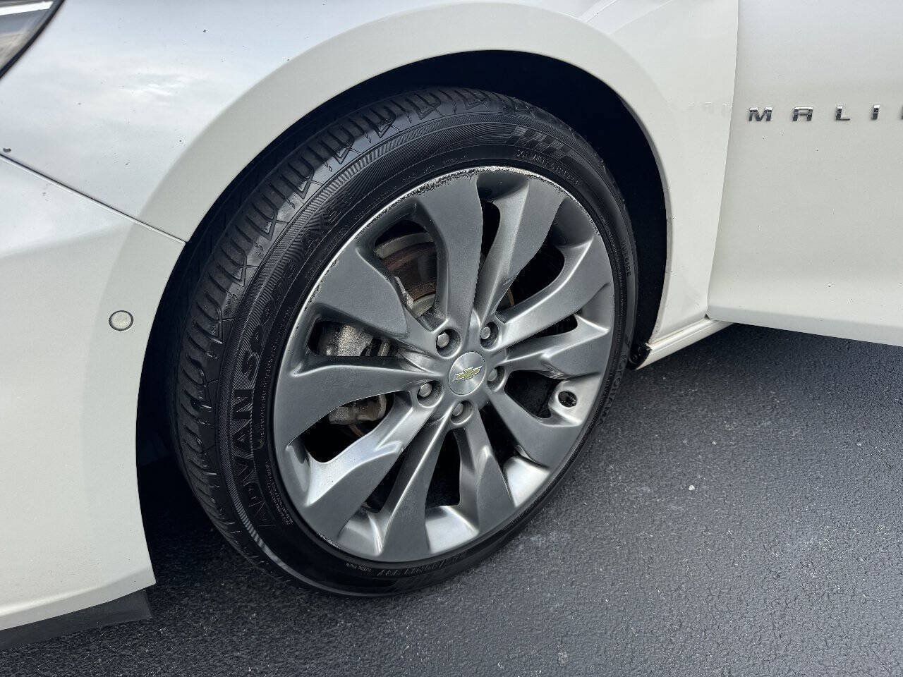 Used 2016 Chevrolet Malibu Premier w/ Driver Confidence Package II FWD image 21