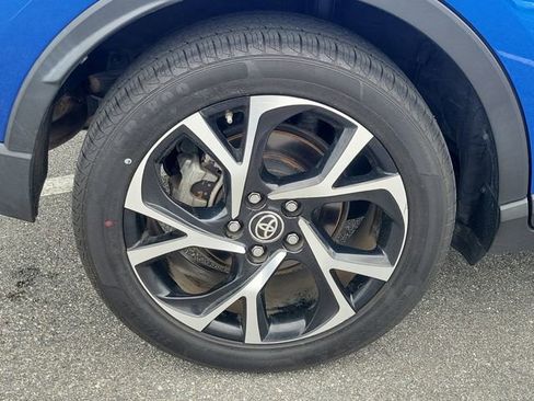 Used 2021 Toyota C-HR XLE image 7