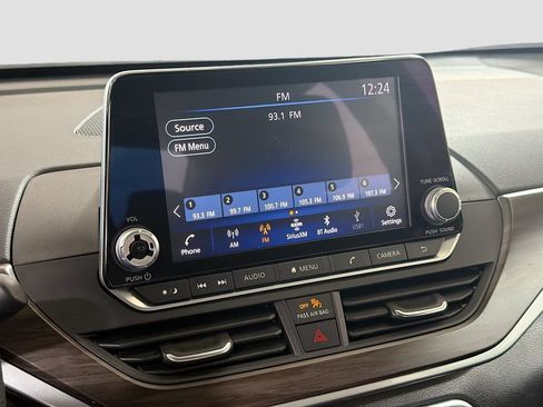 Used 2024 Nissan Altima 2.5 SV FWD image 15