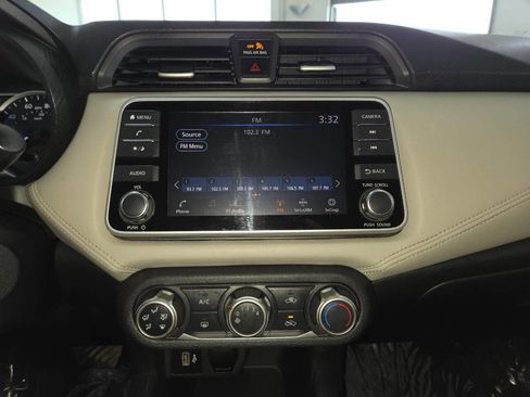 Used 2020 Nissan Versa SV FWD image 30