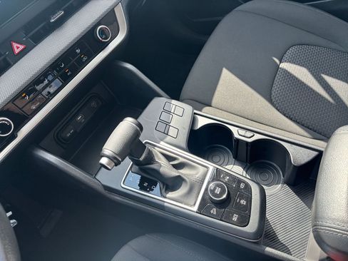 Used 2025 Kia Sportage LX image 39