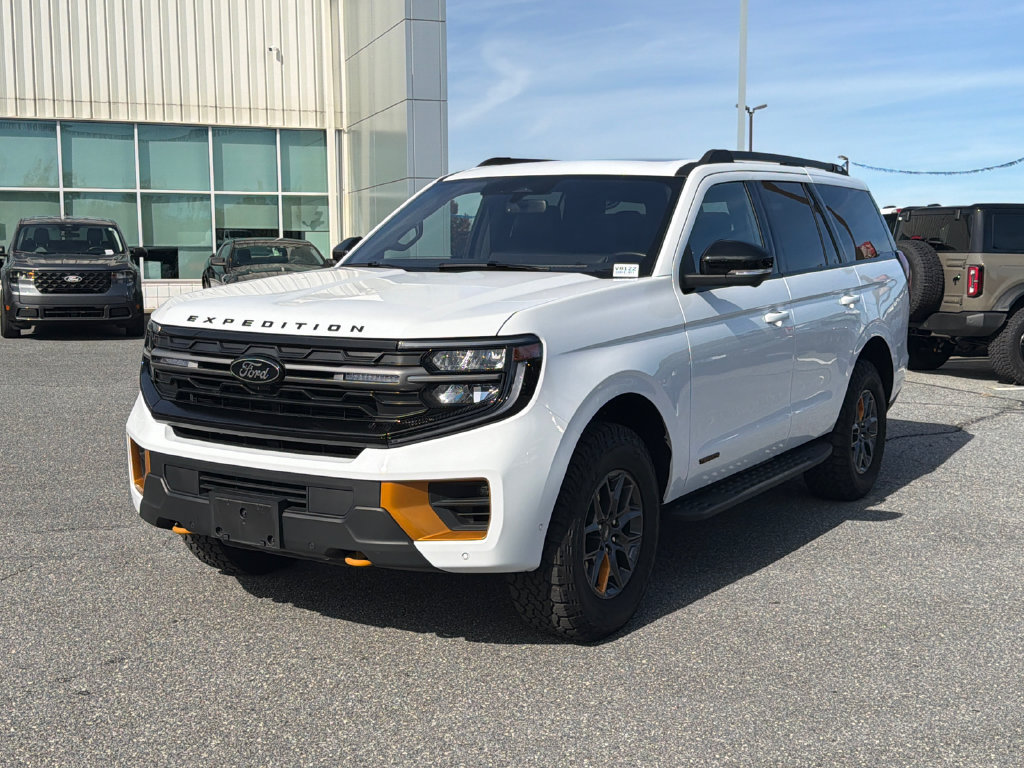 Used 2025 Ford Expedition Tremor AWD/4WD image 3