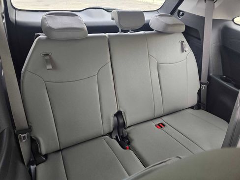 Used 2025 Toyota Sienna XLE AWD/4WD image 13