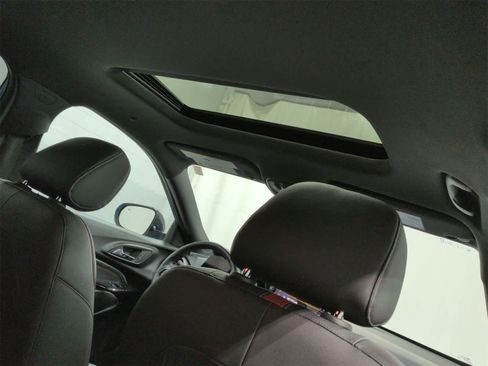 Used 2024 Chevrolet Trax RS w/ Sunroof Package image 23