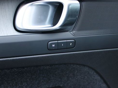 Used 2025 Volvo XC40 B5 Plus image 11