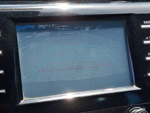 Used 2019 Toyota Camry SE FWD image 17
