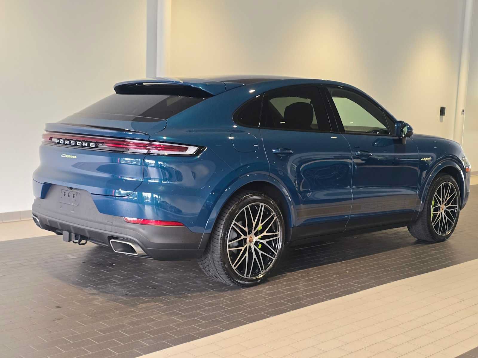 Used 2025 Porsche Cayenne E-Hybrid Coupe AWD/4WD image 7