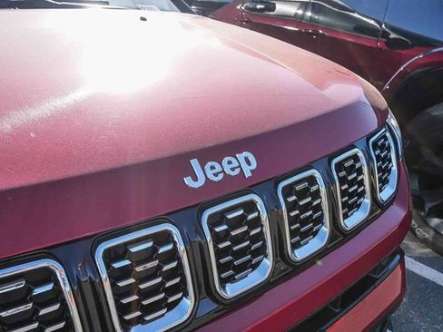 Used 2025 Jeep Compass Limited image 4