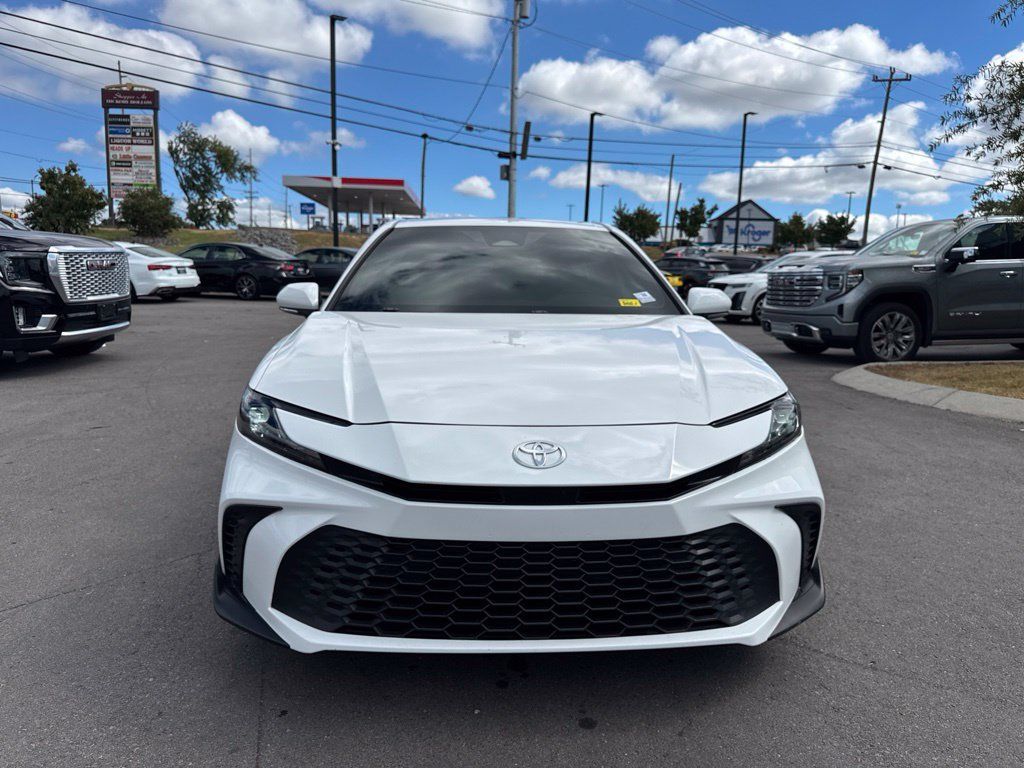 Used 2025 Toyota Camry SE w/ Convenience Package FWD image 3