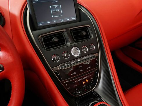 Used 2022 Aston Martin DBS Superleggera Volante image 21