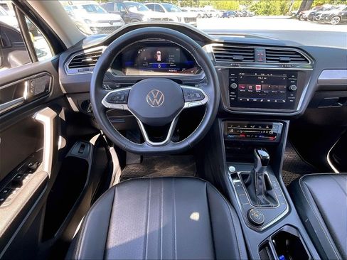 Used 2024 Volkswagen Tiguan SE AWD/4WD image 16