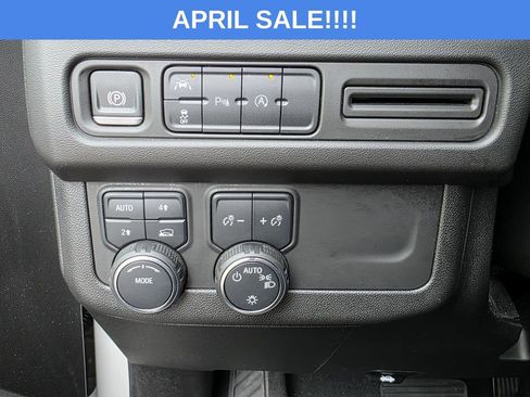 Used 2024 Chevrolet Suburban RST image 27