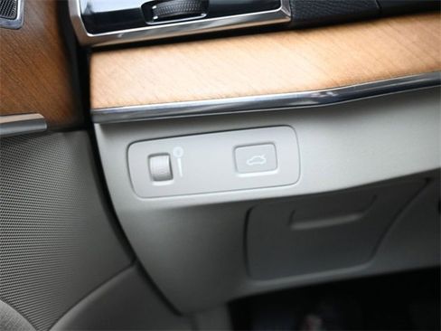 Used 2022 Volvo XC90 T6 Momentum w/ Advanced Package image 30