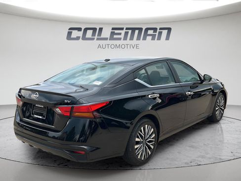 Used 2024 Nissan Altima 2.5 SV FWD image 3