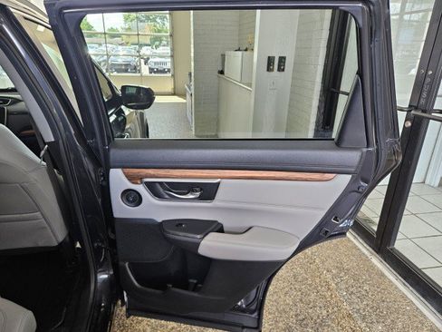 Used 2019 Honda CR-V Touring image 14