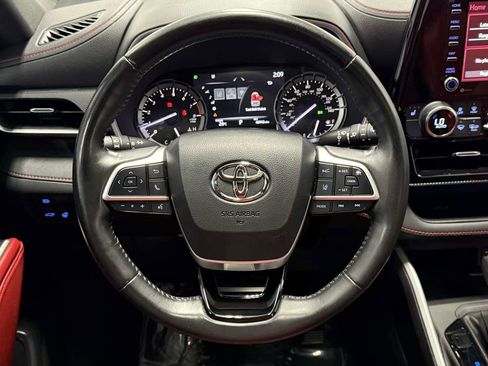Used 2022 Toyota Highlander XSE image 17