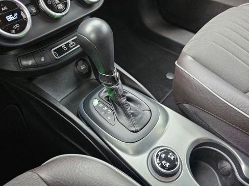 Used 2016 FIAT 500X Lounge image 29