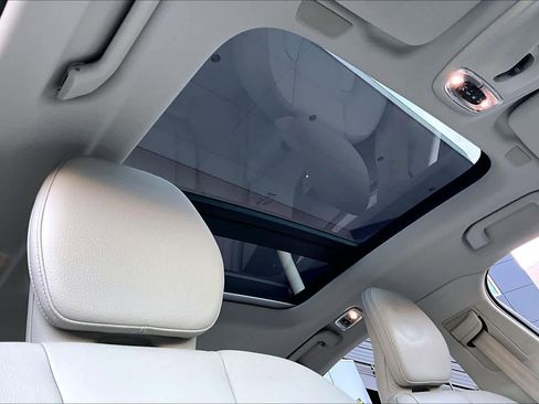 Used 2020 Volvo S60 T5 Momentum image 13