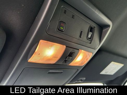 Used 2023 Nissan Titan SV w/ SV Convenience Package image 25