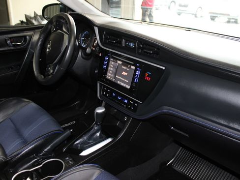 Used 2018 Toyota Corolla SE w/ SE Premium Package FWD image 28