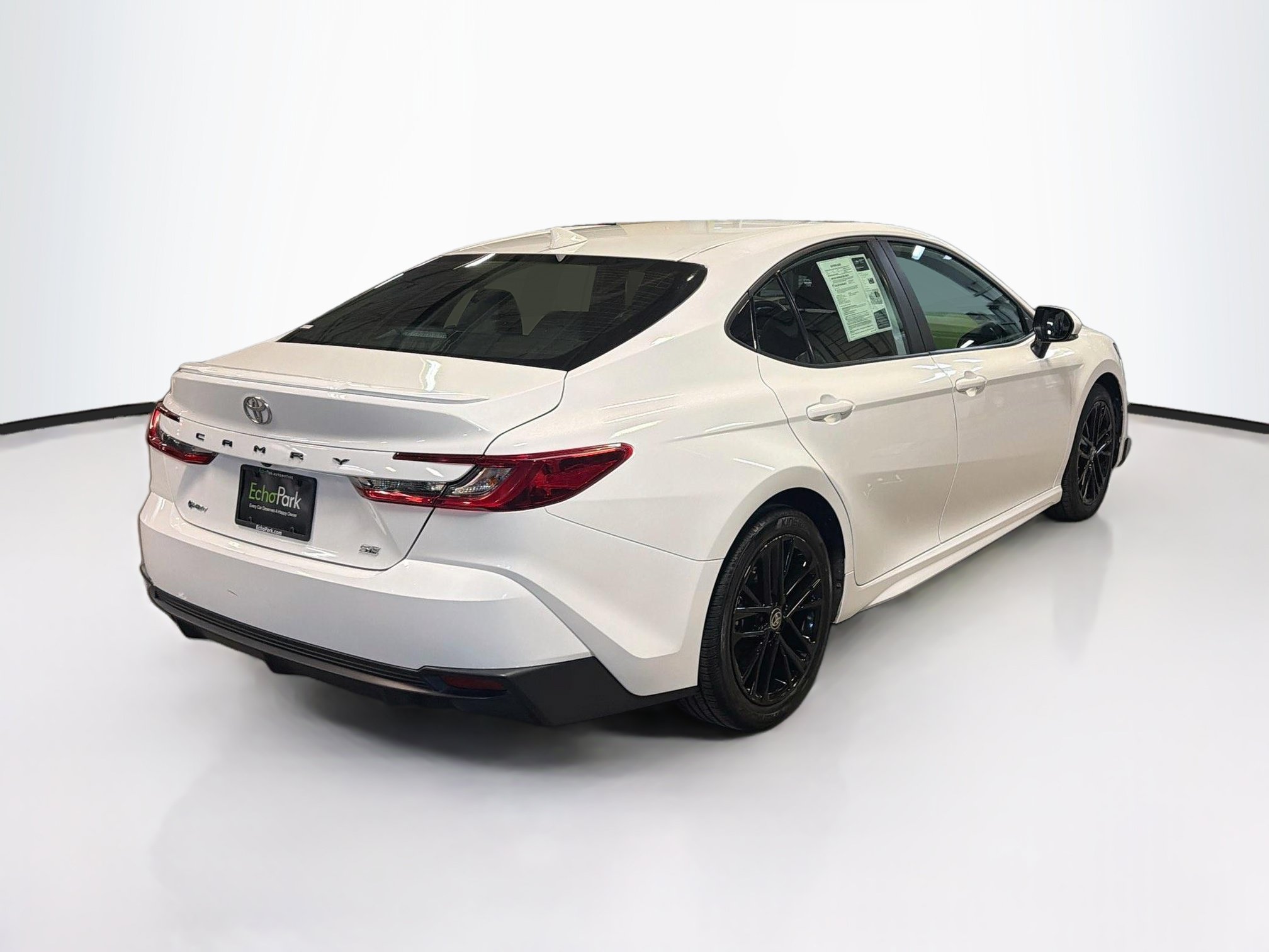 Used 2025 Toyota Camry SE FWD image 9