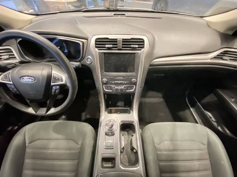Used 2020 Ford Fusion SE image 23