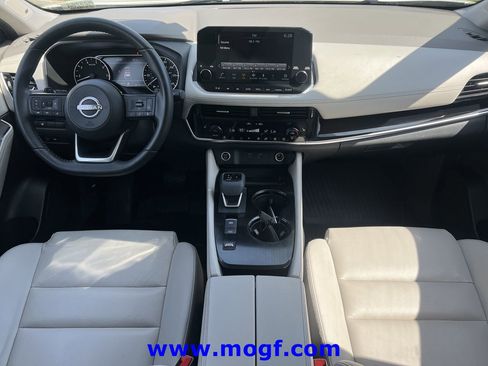 Used 2023 Nissan Rogue SL w/ SL Premium Package FWD image 2