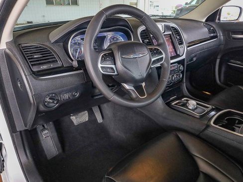 Used 2023 Chrysler 300 Touring L image 11