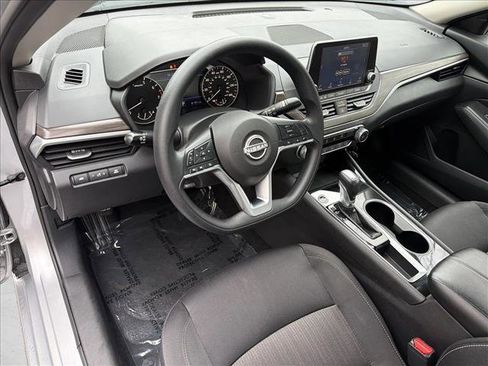 Used 2024 Nissan Altima 2.5 SV image 13