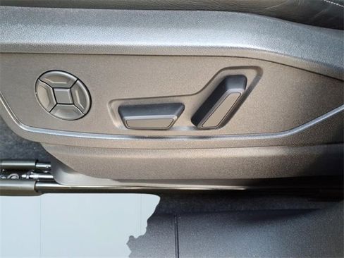 Used 2025 Audi Q5 Premium w/ Convenience Package image 15