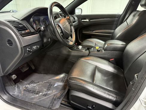 Used 2018 Chrysler 300 S w/ 300S Premium Group image 9