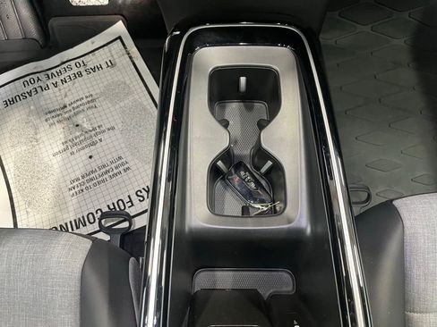 Used 2023 Volkswagen ID.4 Pro image 14