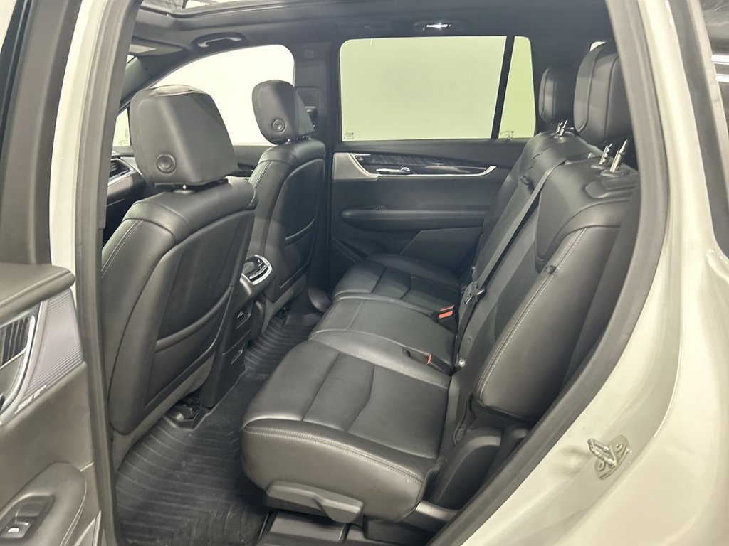 Used 2020 Cadillac XT6 Premium Luxury AWD/4WD image 21