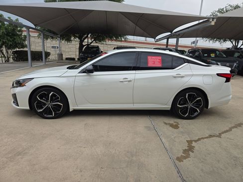 Certified 2023 Nissan Altima 2.5 SR w/ SR Premium Package FWD image 6