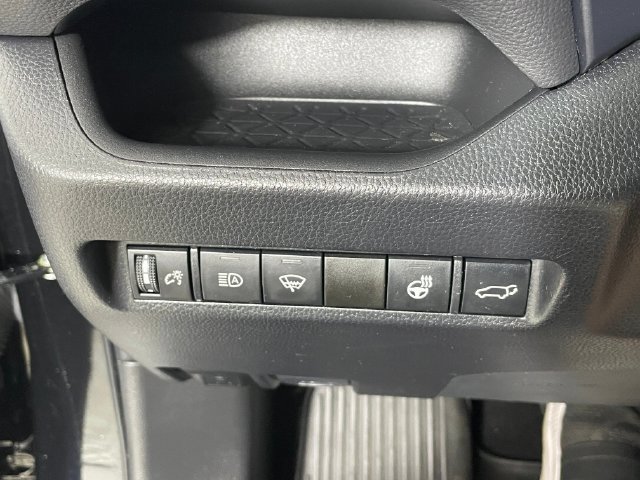 Used 2022 Toyota RAV4 XLE Premium AWD/4WD image 15