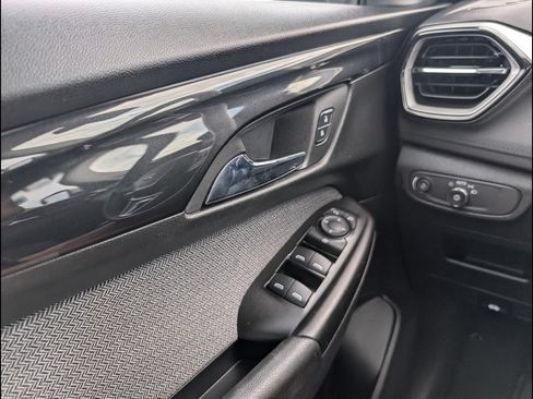 Used 2024 Chevrolet TrailBlazer LT w/ LT Cold Weather Package FWD image 19