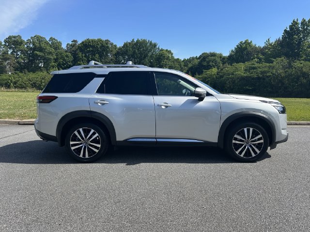 Certified 2025 Nissan Pathfinder Platinum FWD image 10